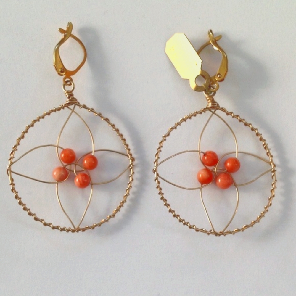 🎉H.P.🎉 FLOWER SHAPED G/F WIRE EARRINGS w/ CORAL